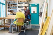 Für die SP sind Zivis aus vielen sozialen Einrichtungen nicht mehr wegzudenken, für die bürgerlichen Parteien stellen die steigenden Zulassungen ein Problem dar. (Bild: Gaëtan Bally/Keystone (Zürich, 29. November 2016))