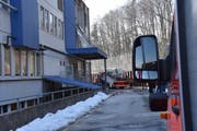 Am Unfallort: Über dem Vordach in der Bildmitte schleuderte die Verpuffungsexplosion Teile der Fassade weg.