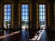 In den Gängen des Palais des Nations in Genf. Mit einer neuen Strategie und einer Stiftung will der Bundesrat Genf als Zentrum der Internationalen Diplomatie festigen. (Bild: KEYSTONE/MARTIAL TREZZINI)