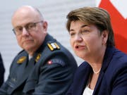 Verteidigungsministerin Viola Amherd stellt die Armeebotschaft 2019 vor. Diese ist über 2 Milliarden Franken schwer. (Bild: KEYSTONE/PETER KLAUNZER)