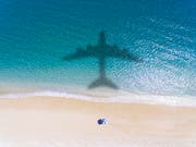 Fliegen ist günstig, weit weg fliegen ist billig. «Es gibt beim Fliegen keine Streckenrealität», sagt eine Reiseberaterin aus der Ostschweiz. (Bild: Getty)