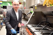 Jacques Mignault, Chef von McDonald's Schweiz kan auf ein erfolgreiches Geschäftsjahr 2018 zurückblicken. (Bild: Walter Bieri/Keystone)