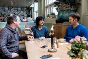Schauspieler Thomas Beck, Schauspielerin Boglarka Horvath und Regisseur Tim Kramer bei der Diskussion über Daniel Kehlmanns Stück. (Foto: Mareycke Frehner)