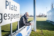 Vizepräsident Daniele Scardino zeigt auf dem Döbeli, wo Handlungsbedarf besteht. (Bild: Andrea Stalder)