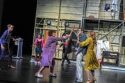 Szenenbild aus «Der nackte Wahnsinn», einer Komödie von Michael Frayn, die in der laufenden Saison am Theater St.Gallen zu sehen ist. (Bild: PD/Theater St.Gallen - 9. Januar 2019)