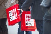 Die Organisatoren des Equal Pay Day rechnen vor: Auf ein Jahr gerechnet, arbeiten Frauen bis zum 22. Februar gratis, während ihre Kollegen seit Jahresbeginn munter verdienen. (Bild: Urs Bucher)