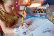 Eine von Tausenden seltener Krankheiten: Bei der Schmetterlingskrankheit ist die Haut aufgrund eines Gendefekts extrem verletzlich, was täglich mehrmals eine Wundversorgung nötig macht. Heilende Therapie gibt es aktuell keine. (Bild: Elisabeth Real/KEY)