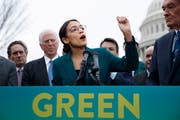 Die demokratische Kongressabgeordnete aus New York, Alexandria Ocasio-Cortez. (Bild: EPA/Shawn Thew)