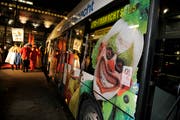 An der Fasnacht sind zahlreiche Strassen gesperrt. Es verkehren auch Extrabusse.