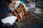 Im Kybunpark zeichnet sich ein Wechsel am Grill ab. (Bild: Benjamin Manser)
