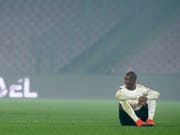 Nach dem Ausscheiden des FC Zürich am Donnerstag in der Europa league - im Bild Assan Ceesay nach dem 0:2 in Neapel - ist die Schweiz aus den Top 15 des UEFA-Rankings gefallen. Das hat Konsequenzen (Bild: KEYSTONE/MELANIE DUCHENE)
