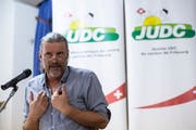 Rückkehr des Enfant terrible: Oskar Freysinger bei seinem Auftritt vor den Mitgliedern der SVP Freiburg am Donnerstagabend. (Bild: Adrien Perritaz, Keystone)