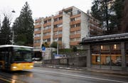 Dieses Wohnhaus der SHL erfährt eine sanfte Renovation. Eigentlich will es die Schule abreissen und durch einen Neubau ersetzen. (Bild: Corinne Glanzmann, Luzern 16. Februar 2018)