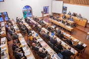 Blick in den Saal des St.Galler Stadtparlaments im Waaghaus. Im 63köpfigen Rat hat Linksgrün mit SP, Juso, PFG, Grünen, Jungen Grünen und Grünliberalen 32 Sitze - und damit eine knappe Mehrheit. (Bild: Urs Bucher - 15. Januar 2019)