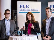 Die FDP bezieht Stellung: Fraktions-Vize Hugues Hiltpold, Parteipräsidentin Petra Goessi und Fraktionspräsident Beat Walti (vlnr) sagen Ja zum Rahmenabkommen mit der EU. (Bild: KEYSTONE/ALEXANDRA WEY)