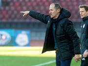 Thomas Häberli zeigt, wo es lang geht: unter ihm holt der FC Luzern immerhin den ersten Punkt im neuen Jahr (Bild: KEYSTONE/MELANIE DUCHENE)