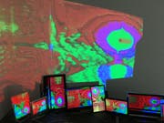 Die Installation von Andy Guhl veranschaulicht das Thema des Kunstfestivals: das Zusammenspiel von digitaler und analoger Kunst. (Bild: PD
