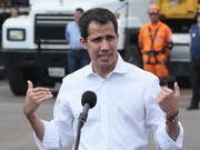 Im Konflikt in Venezuela will der selbsternannte Interimspräsident Juan Guaidó mit Hilfe der USA und anderer Unterstützerländer den Druck auf Präsident Nicolas Maduro erhöhen. (Bild: KEYSTONE/EPA EFE/MAURICIO DUENAS CASTANEDA)