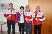 Gaby Graber überreichte Werner Schönholzer, Marcel Baumann und Marcel Massolin die Verdienstmedaille. (Bild: Monika Wick)
