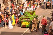 David und Luis Germann bauten einen Panzer und suchten Walter im Militär.