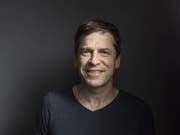 Der Schriftsteller Guy Krneta liest am 9. März 2019 anlässlich des Festivals «aller-retour». (Bild: Keystone/GAETAN BALLY)