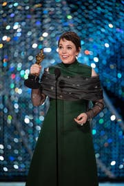 «Glenn, du bist schon lange mein Idol, ich wollte nicht, dass das passiert» - Olivia Colman in ihrer Dankesrede zu ihrer Kollegin Glenn Close. (Bild: epa/Aaron Poole)