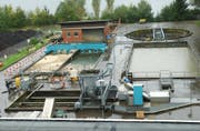 Ein Blick in die Abwasserreinigungsanlage (Ara) Steckborn. (Bild: Nana do Carmo, September 2002)