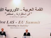 EU-Ratspräsident Donald Tusk (l.), Ägyptens Präsident Abdel Fattah al-Sisi (M) und der Generalsekretär der Arabischen Liga, Ahmed Abul Ghait (r.) am Montag bei der Abschlussmedienkonferenz zum Gipfel von Europäischer Union und Arabischer Liga im ägyptischen Scharm el Scheich. (Bild: KEYSTONE/EPA/KHALED ELFIQI)