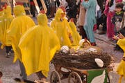 Keiner zu klein für die Fasnacht, dachte sich wohl die Gruppe Chickenfarm Andwil. (Bilder: Zita Meienhofer)
