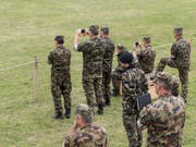 Armeeangehörige in Uniform dürfen sich nicht an einer politischen Kampagne beteiligen. (Bild: KEYSTONE/CHRISTIAN BEUTLER)