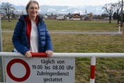 Seit letztem Jahr ist Marie-Luise Wild Präsidentin des Vereins Oberrieter Natur. Sie sagt, die Sperre der Kellen- und der Brunnackerstrasse habe Hunderten Amphibien das Leben gerettet. (Bild: Kurt Latzer)