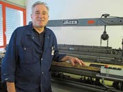 Daniel Keller arbeitet seit 40 Jahren bei der Feindrahtweberei G. Bopp & Co. in Wolfhalden. (Bild: Peter Eggenberger)