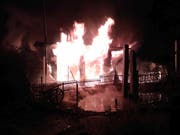 Ein Restaurant im aargauischen Villmergen brannte in der Nacht auf Dienstag nieder. Die Polizei vermutet Brandstiftung. (Bild: Handout Kantonspolizei Aargau)