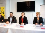 In Zukunft soll niemand mehr als zehn Prozent des verfügbaren Einkommens für Krankenkassenprämien bezahlen müssen. Das will die SP Schweiz mit der Prämienentlastungsinitiative erreichen. Am Dienstag startete die Partei mit dem Sammeln der Unterschriften. (Bild: KEYSTONE/ANTHONY ANEX)
