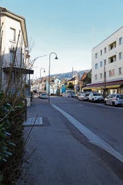 Entlang der Löwenstrasse wird das Gebiet rechts zum Teil aufgewertet oder mit viergeschossigen Häusern überbaut. (Bild: Jolanda Riedener)