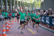 Ist Bewegung das beste Mittel gegen das Altern? Läuferinnen und Läufer am St.Galler Auffahrtslauf. (Bild: Ralph Ribi - 25. Mai 2017)