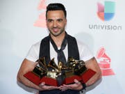 Sein Musikvideo zu «Despacito» ist über 6 Milliarden Mal angeklickt worden - kein Wunder hat Luis Fonsi einen Haufen Grammys gewonnen. (Bild: KEYSTONE/AP Invision/ERIC JAMISON)