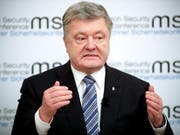 Viele Ukrainer sind enttäuscht von Präsident Petro Poroschenko. Sie werfen ihm vor, die weit verbreitete Korruption nicht beendet zu haben. (Bild: KEYSTONE/EPA/RONALD WITTEK)