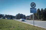Hier soll schon bald ein Tempo-60-Schild stehen. (Bild: Boris Bürgissser, Ennetmoos, 21. Februar 2019)