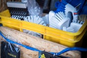 Alles mit dabei: von «Übergwändli» bis zu Bürsten. (Bild: Reto Martin)
