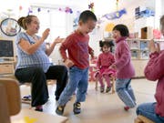 «Grosser Handlungsbedarf»: Die schweizerische Unesco-Kommission fordert mehr Angebote in der frühkindlichen Bildung. (Bild: Keystone)