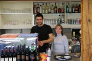 Servet Serin und Maria Russo wirten neu in der Krone Wittenbach. Bild: Yann Lengacher, 27.02.2019