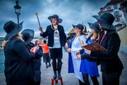 Zunftmeisterin Ursula Wämmer im Kreise der Vorsteherinnenschaft: «Am wichtigsten gesellschaftlichen Event der Region – eben an der Fasnacht – sind wir Frauen seit jeher krass benachteiligt.» (Bild: Boris Bürgisser, Luzern, 27. Februar 2019)