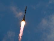 Eine Sojus-Rakete bringt sechs Satelliten für kostengünstiges Internet auf der Erde ins All. (Bild: KEYSTONE/EPA EUROPEAN SPACE AGENCY (ESA)/MANUEL PEDOUSSAUT/HANDO)