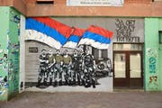 Ein Wandbild im dicht von Serben besiedelten Norden Kosovos glorifiziert serbisches Soldatentum. (Bild: Pierre Crom/Getty; Mitrovica, 20. Februar 2019)