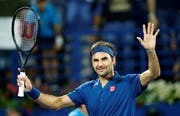 Roger Federer musste in Dubai auch im Achtelfinal gegen Fernando Verdasco über drei Sätze gehen (Bild: Ali Haider / Keystone)