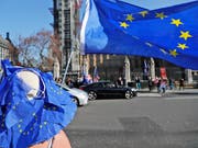 Grosses Thema in der Politik, die Bürger befürchten einer Umfrage zufolge aber kaum Auswirkungen für sich: der geplante Austritt von Grossbritannien aus der Europäischen Union. (Bild: KEYSTONE/AP/FRANK AUGSTEIN)