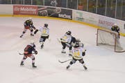 Am Tor vorbei: Der SC Herisau kam im zweiten Playoff-Spiel gegen den EHC Wetzikon zu mehreren Chancen – die meisten blieben jedoch unverwertet. (Bild: Claudio Weder)