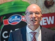 Emmi unter der Führung von Konzernchef Urs Riedener (Bild) läuft es blendend. Der Molkereikonzern hat 2018 nicht nur den Umsatz ausweiten können, sondern auch mehr Gewinn gemacht. (Bild: KEYSTONE/URS FLUEELER)
