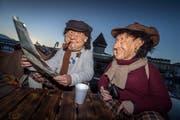 Buntes Treiben entlang der Reuss in den frühen Morgenstunden. (Bild: Pius Amrein, Luzern, 28. Februar 2019)